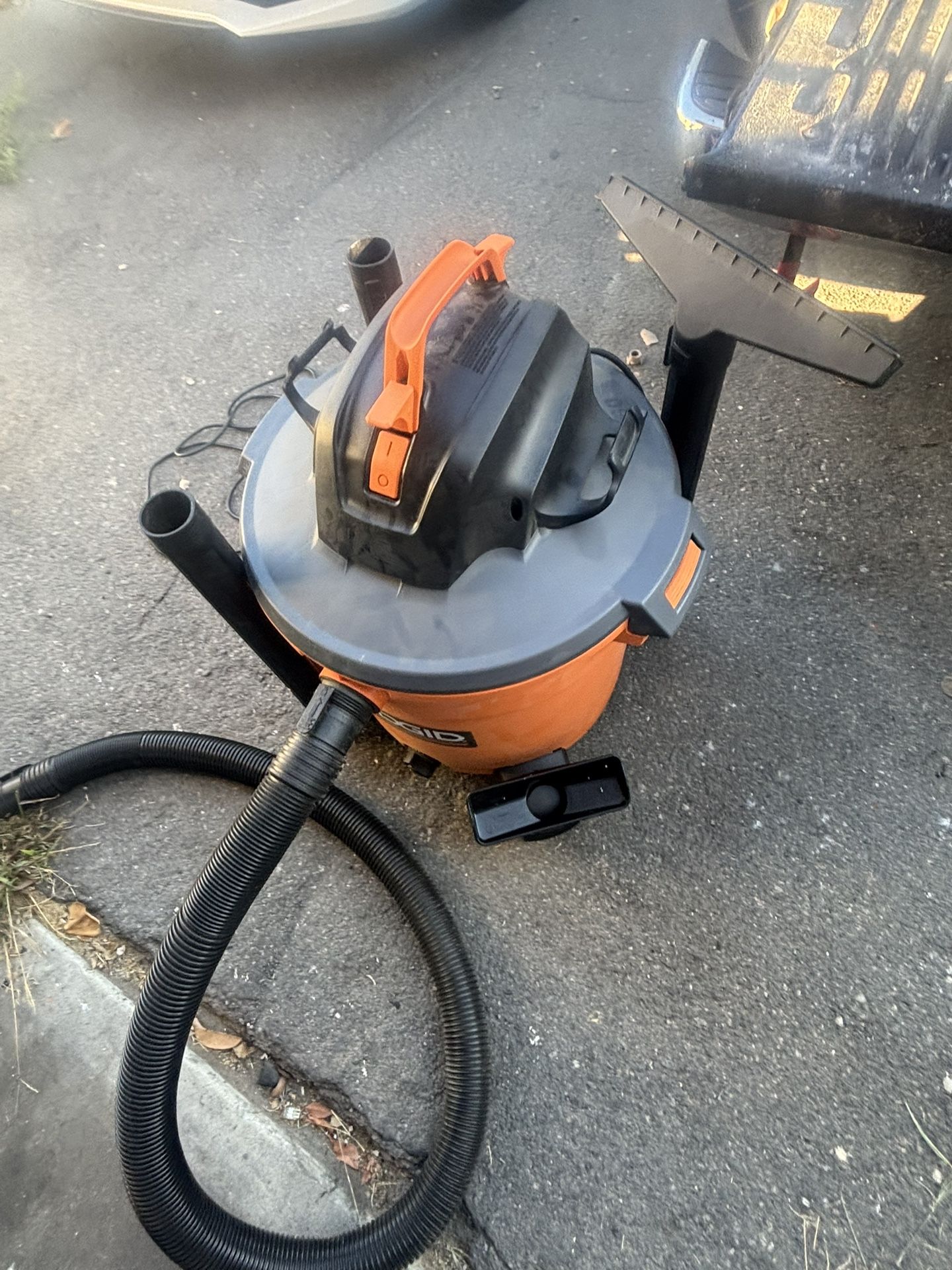 < Item Dashboard RIDGID 16g Vacuum $70 Firm On Price 