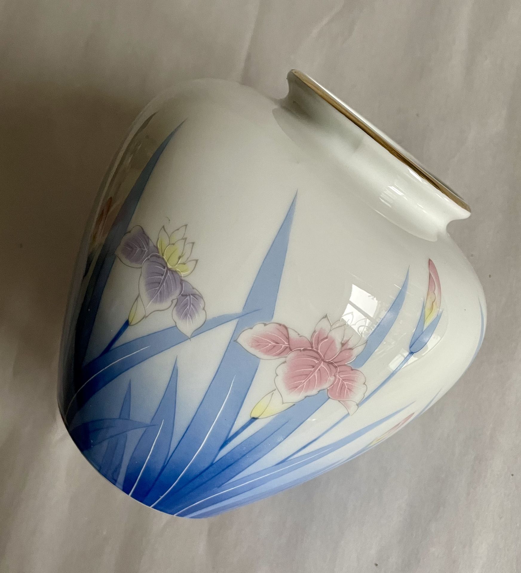 Vintage Otagiri Hand Painted Blue Iris Rounded Vase With 18K Rim