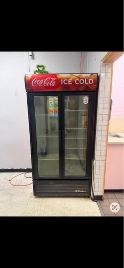 True GDM-35EM Commercial Display Cooler