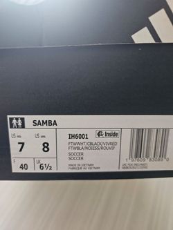 Tennis shoes