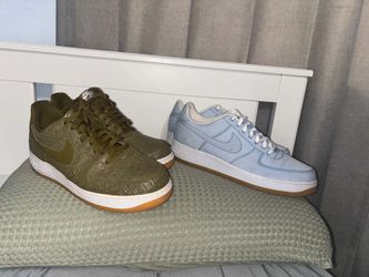 NIKE AIR.     SIZE 13