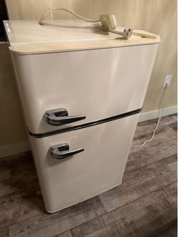 Mini fridge