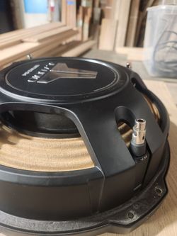 JLAudio 12tw3-d4 sub woofer