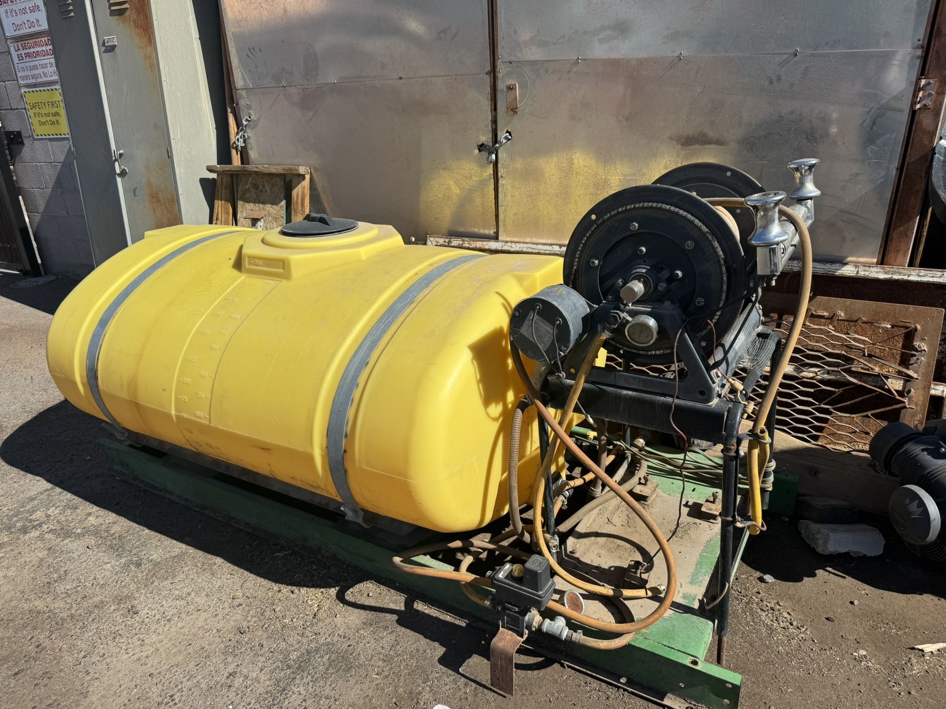 300 Gallon Chemical Tank With Stand