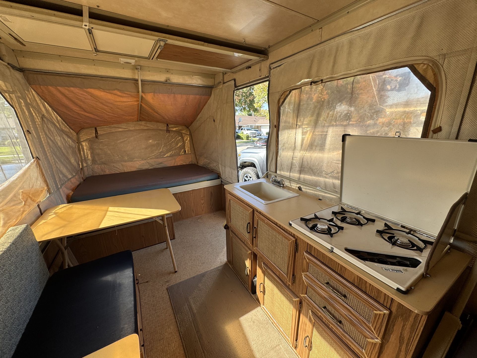 Pop Up  Camper COLEMAN Camping Trailer 1986