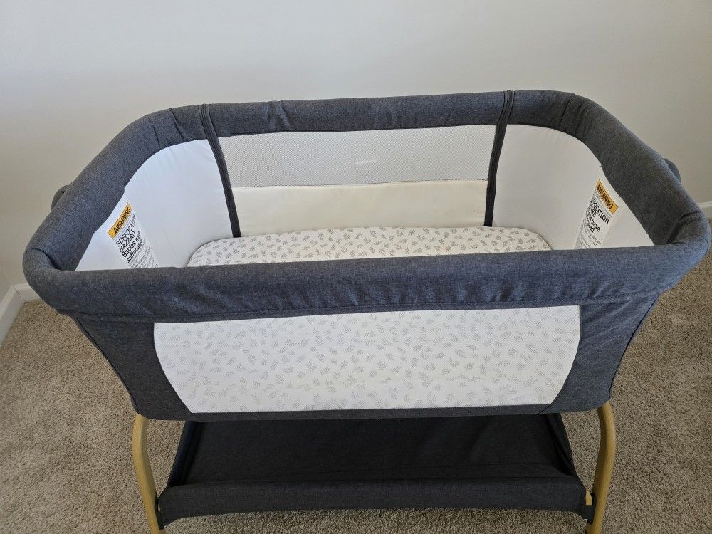Baby Bassinet, Rocking Bassinets Bedside Sleeper with Comfy Mattress and Wheels