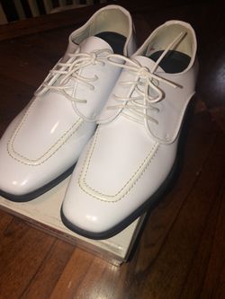 White dress shoes Size 9