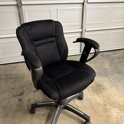 Ergonomic Comfy Black Mesh Office Chair – Swivel & Adjustable Height 