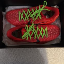 Kobe Reverse Grinches Size 8 Men’s With Verification.
