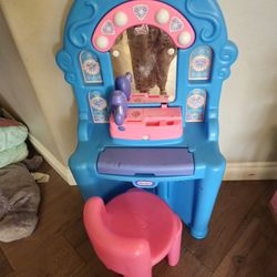 Little TIKE VANITY FOR LITTLE GIRL