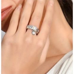 Size 7 Fashion Unique Dangle Ring