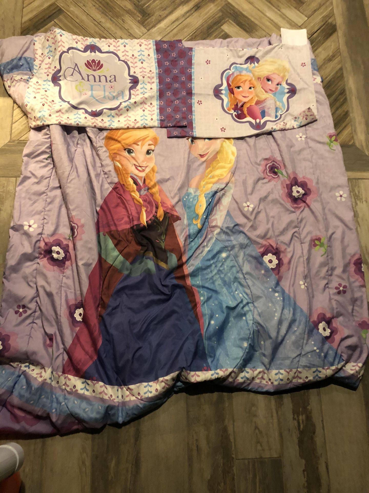 Frozen twin size comforter and pillow cases.