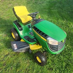 John Deere Riding Lawn Mower ** FREE DELIVERY **