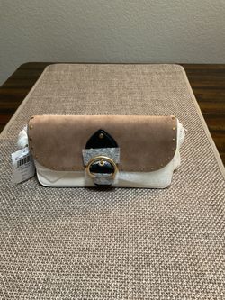 Coach Beat Crossbody Clutch — Brand New With Tags — Sold Out at https://offerup.com/redirect/?o=Q29hY2guY29t!
