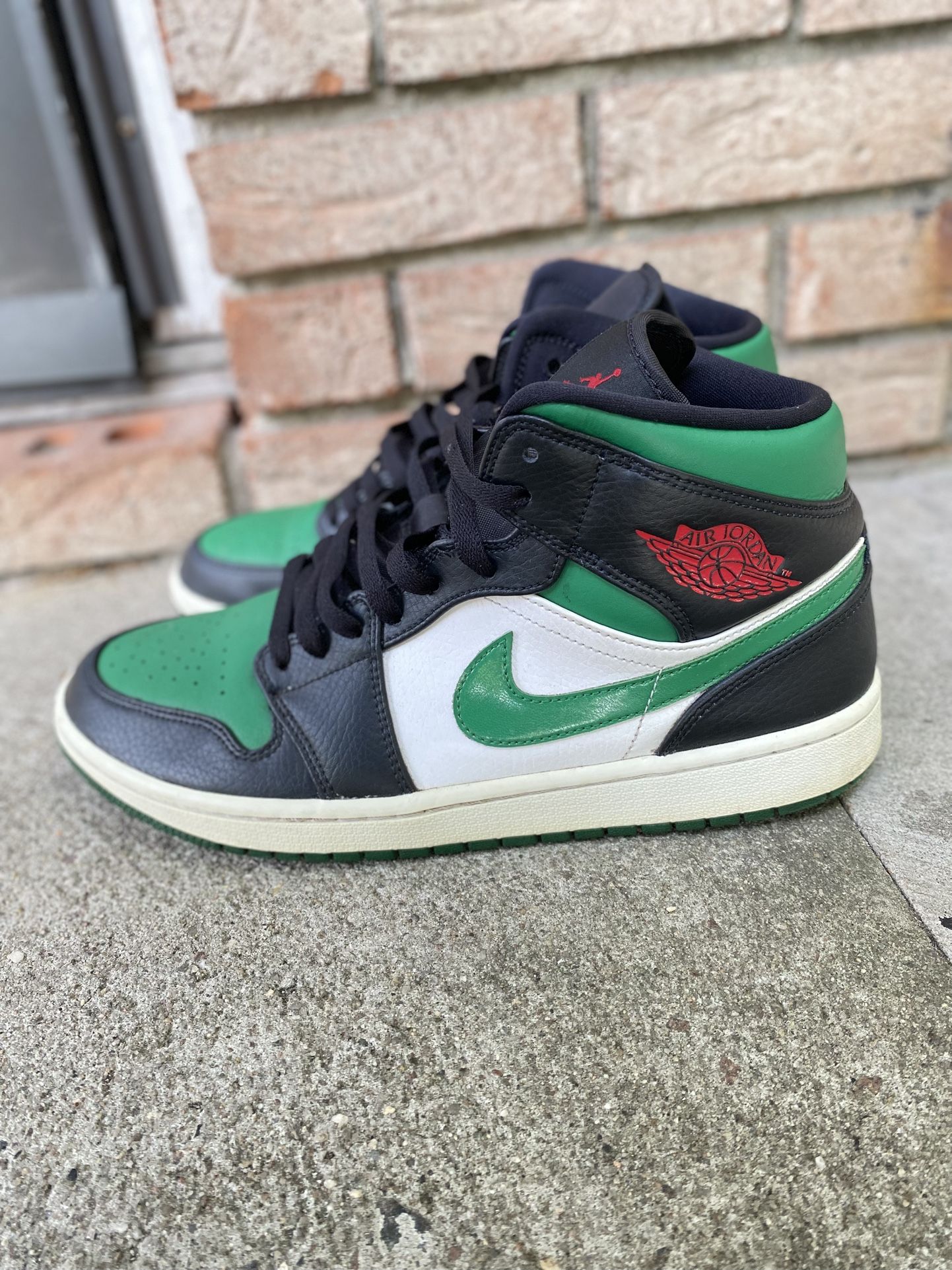 Air Jordan 1 Mid Pine Green Mens size 10:5