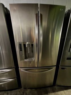 Refrigerator 33"wide frenchdoor perfect working condition