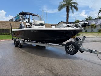 2022 Robalo Cayman 226 fishing boat