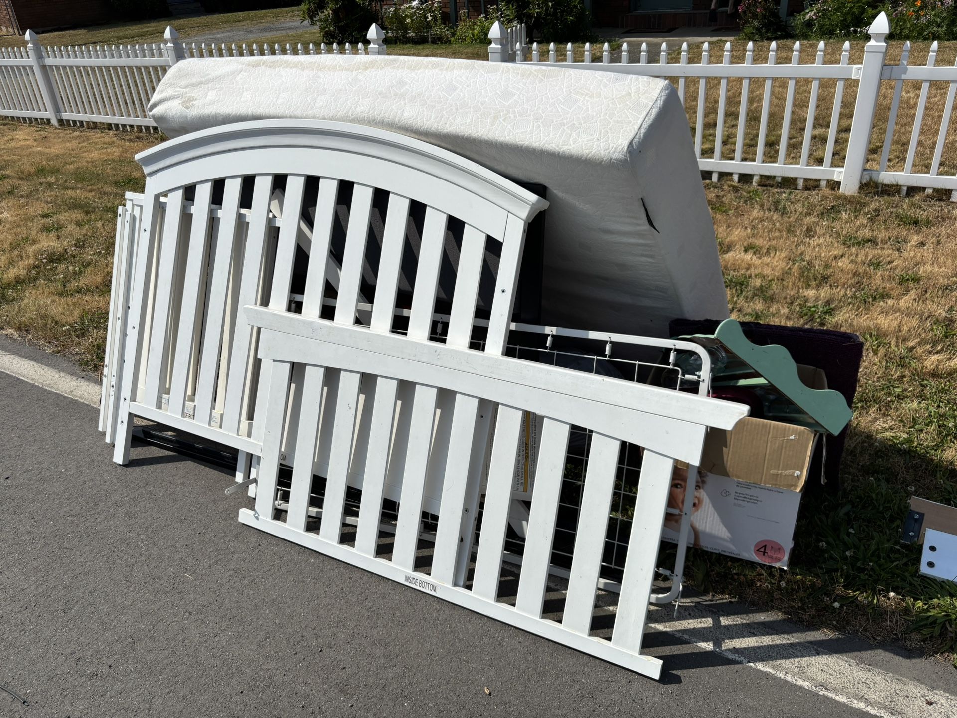FREE BED. FREE CRIB. FREE BOOKSHELF. FREE STUFF.