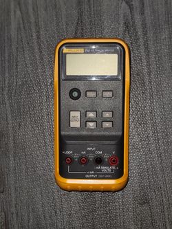 FLUKE 715 Volt/mA Calibrator