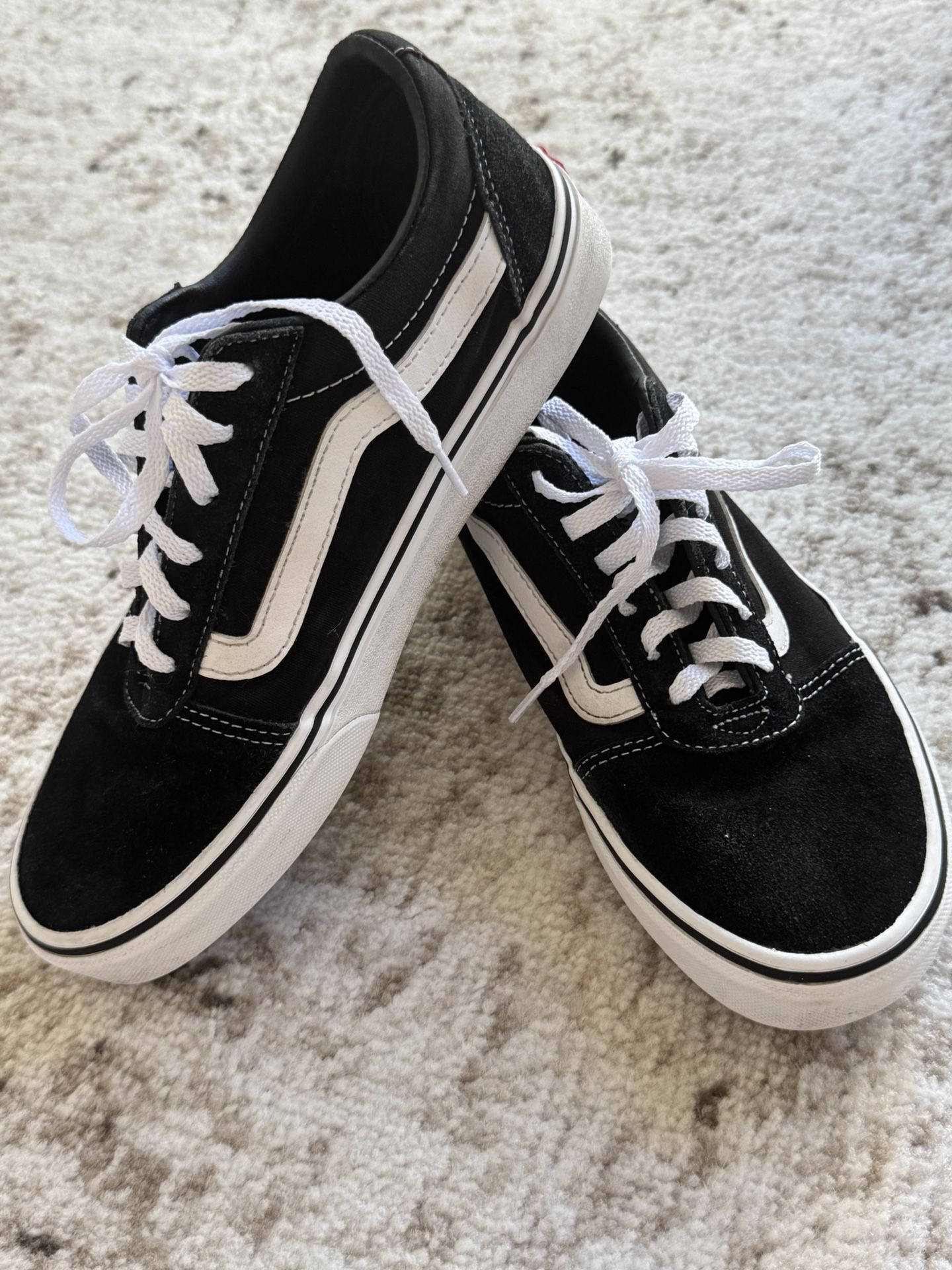 Vans Off Wall Black and White Youth Size 8,5 Women Low Top Lace Up Suede Toe