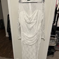 Long sleeve-laced dress
