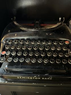 2 Beautiful Antique Typewritter’s Royal/Remington
