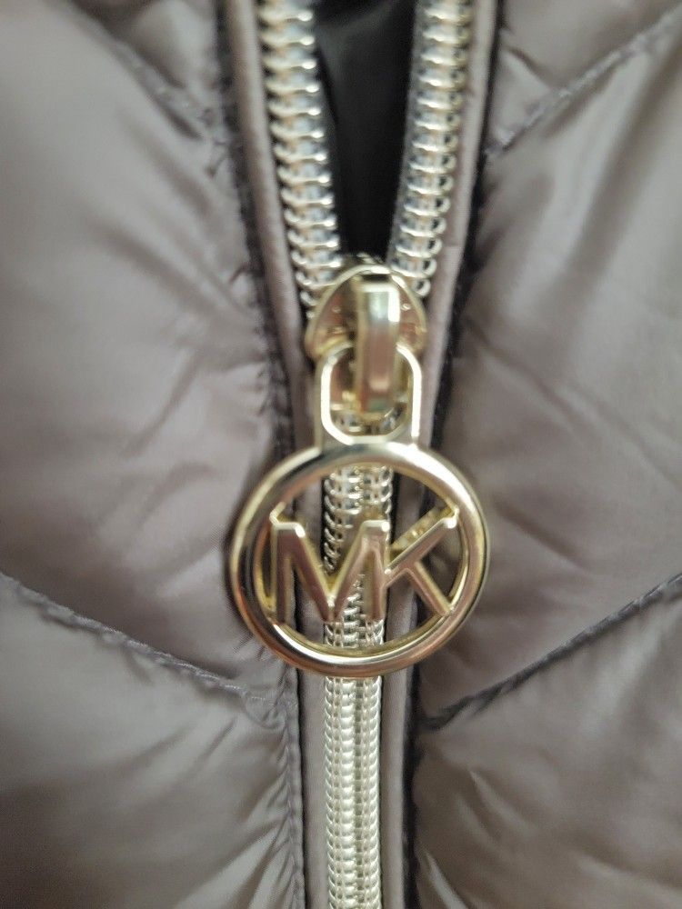 Michael Kors Designer (Hooded) Puffer Jacket/ Coat . Has Stylish Gold Logos on Zippers - - (2) (front) Zippered Pockers. Super Cute! Paid: $119 Seln