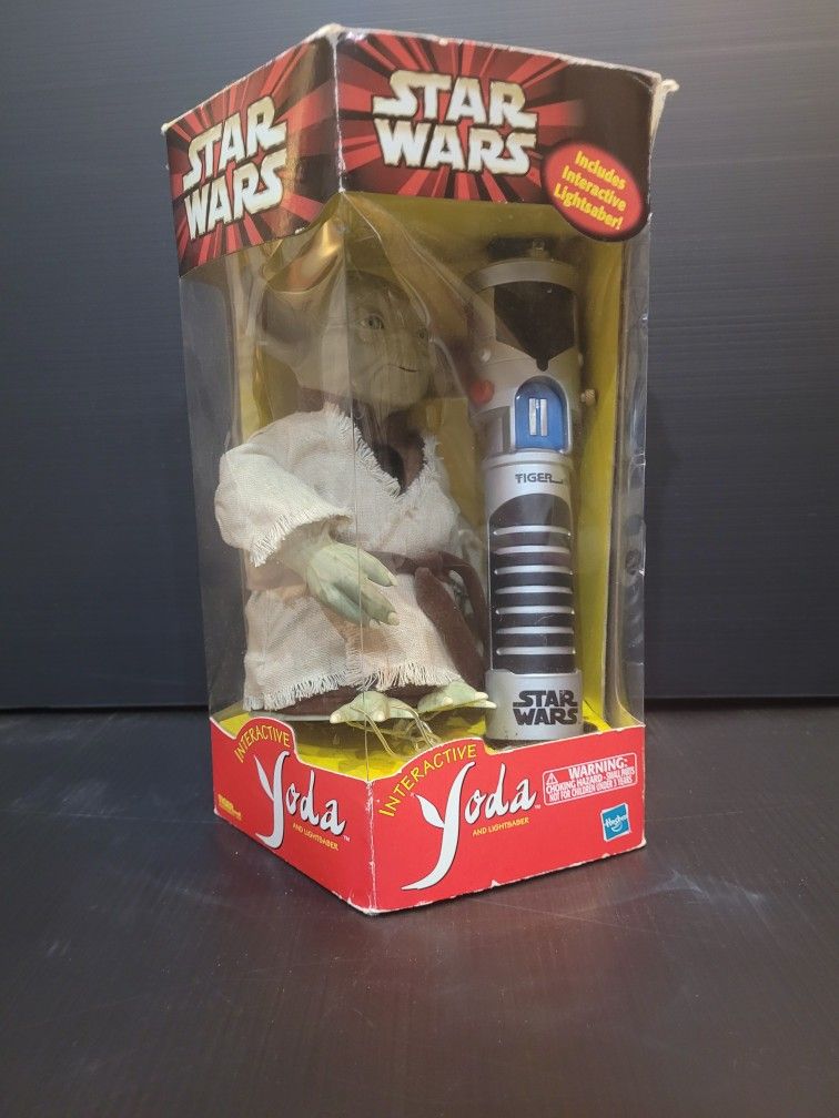 Star Wars Interactive Yoda and Lightsaber Action Figure 2000