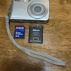 nikon coolpix s202 Digital Camera 