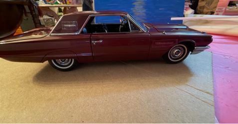 Die-Cast model car 1964 Ford Thunderbird