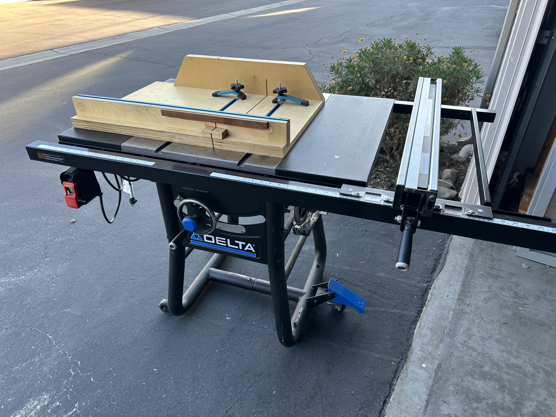 Delta Table Saw 36-725T2