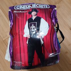 Musketeer Costume Adult Size Large 