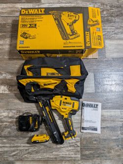 DeWalt 20V MAX XR Lithium-Ion Cordless 2-1/2 in. 15-Gauge Finish Nailer Kit