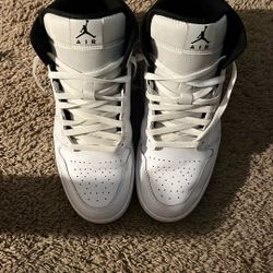 Air Jordan 1 Mid Size 12