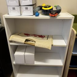 Small Kids Book Shelf (white).