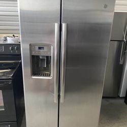 Like NEW Stainless Steel 25 Cubic Feet Side By Side Refrigerator 
