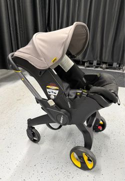 Doona Car Seat/Stroller + base