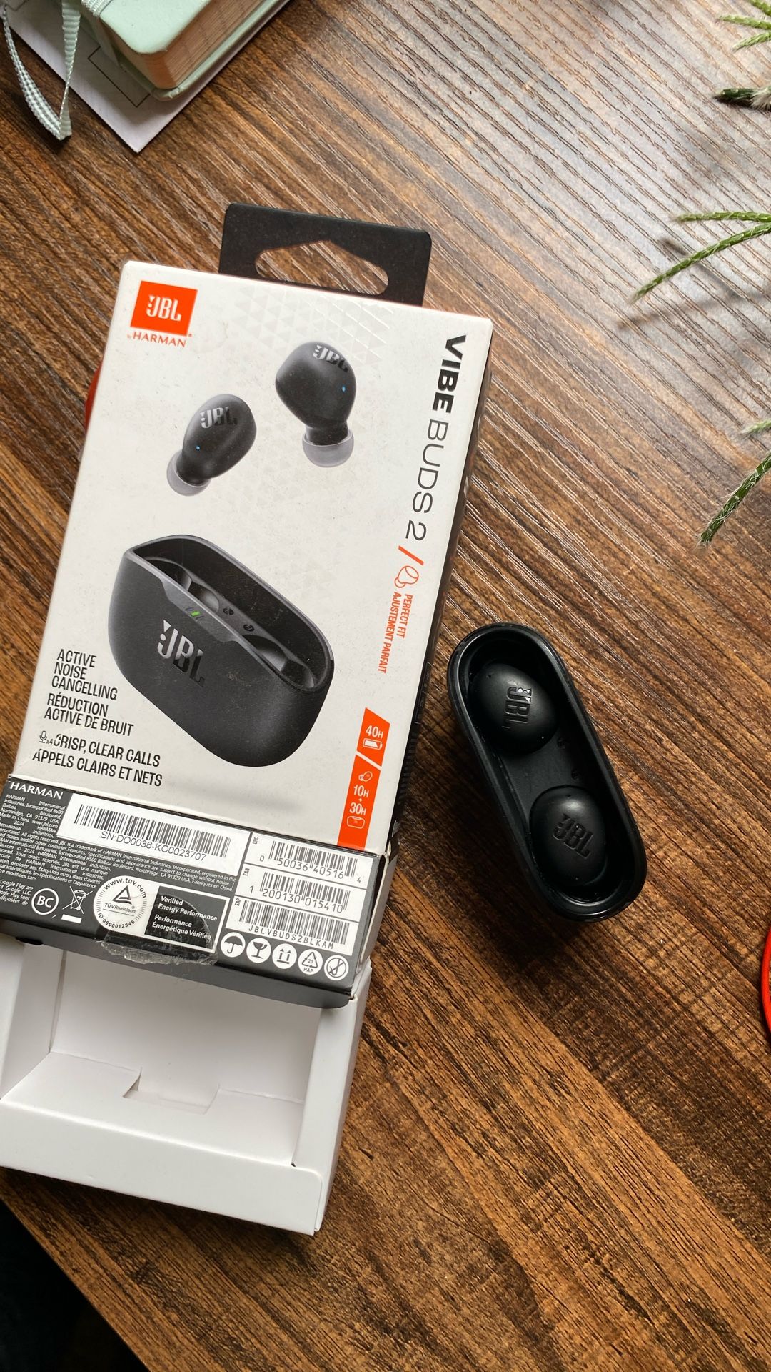 JBL noise cancelling Bluetooth earbuds