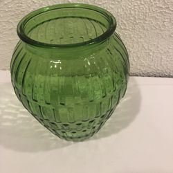 Beautiful Emerald Green Vase 7.50” Height And Opening Of The Mouth Is 4.50” 