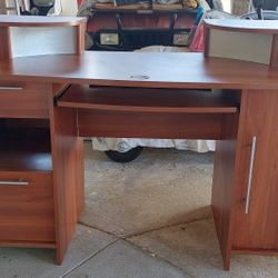 FREE DESK