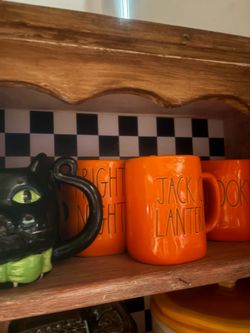 4 Halloween mugs
