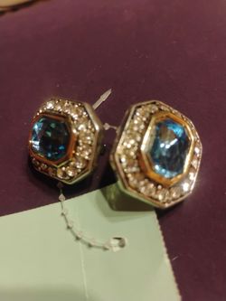 Light blue crystal stones earrings