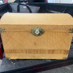 Vintage Wooden Wicker Rattan Brass Accent Storage Chest Box!  24x14x16.5in