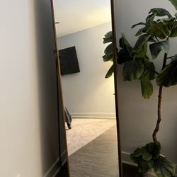 Standing mirror
