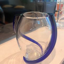 2 Unique Elegant Flower Vases