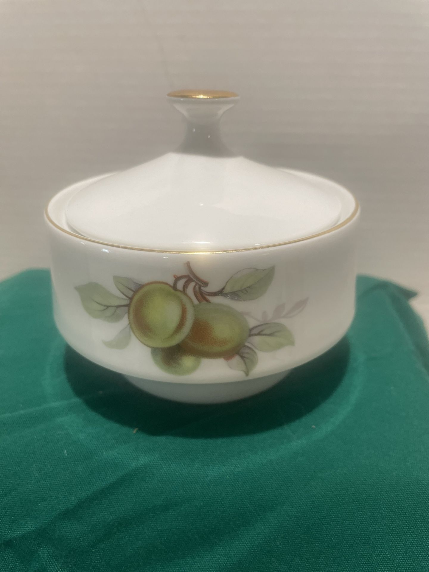 Bavaria Sugar Bowl by Schumann from Arzberg Germany