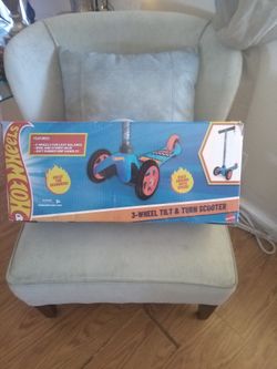 Hot wheels 3 wheel tilt & turn scooter