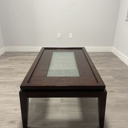 1 Coffee Table And 2 Small Tables With 2 Lamps 