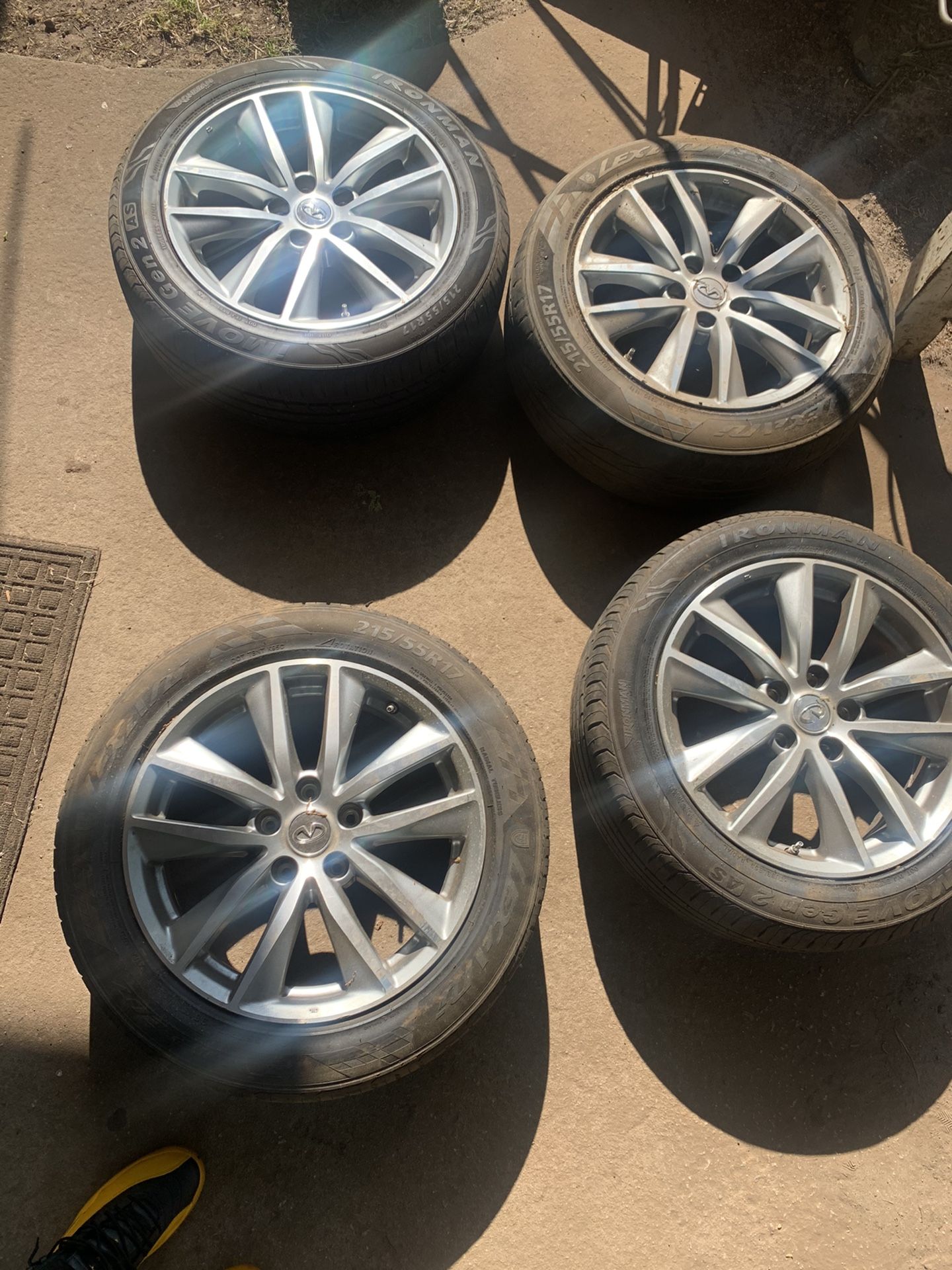 Infiniti Rims 17inch/ Brand New Tires