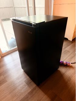 Mini fridge